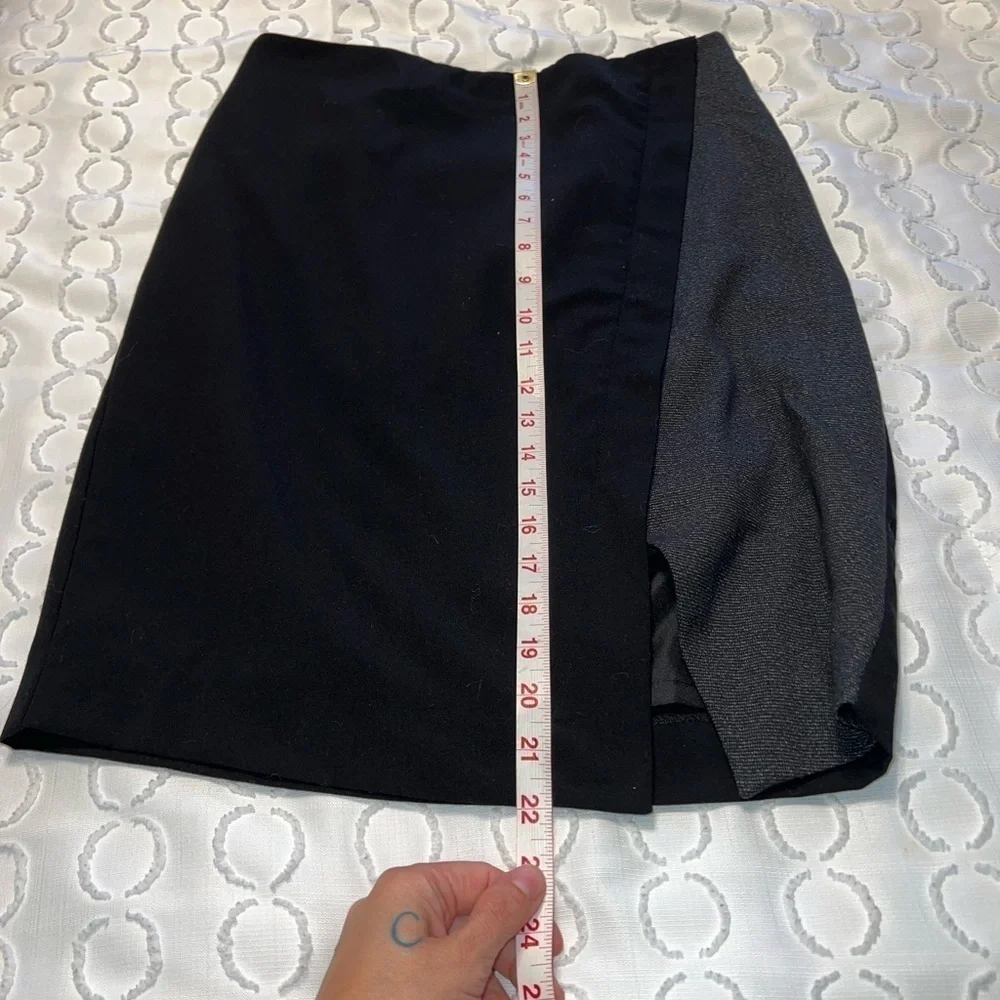 𝅺The Limited Pencil Skirt size 4